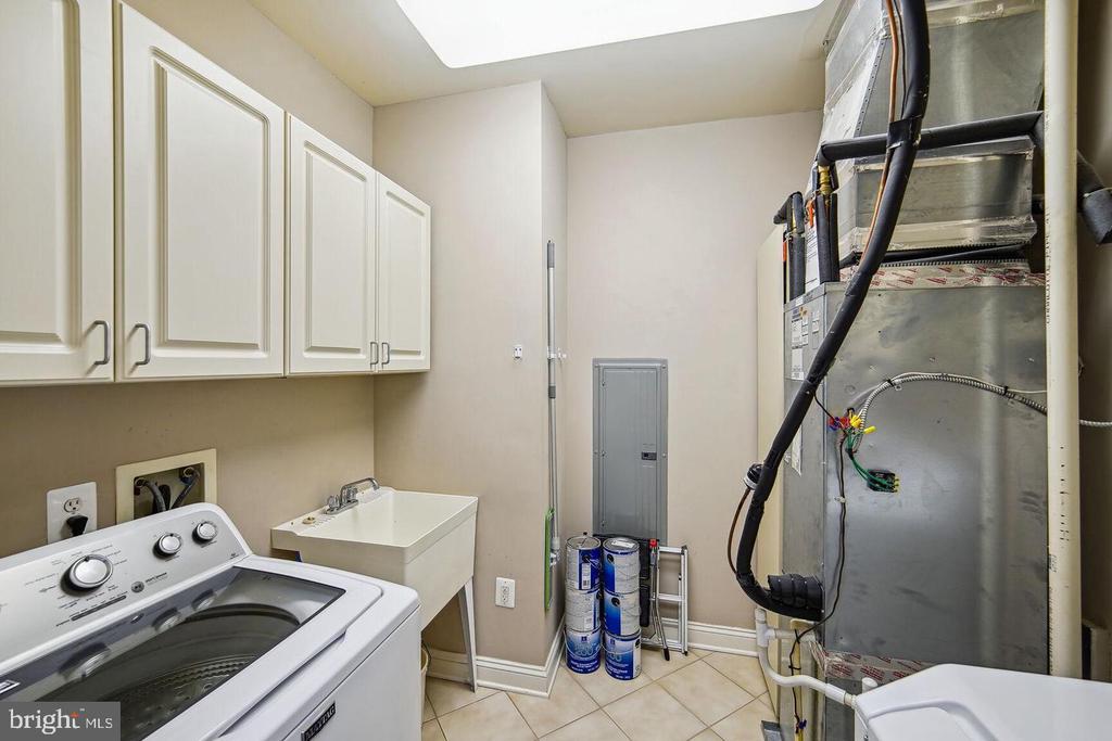 9405 BLACKWELL ROAD 305