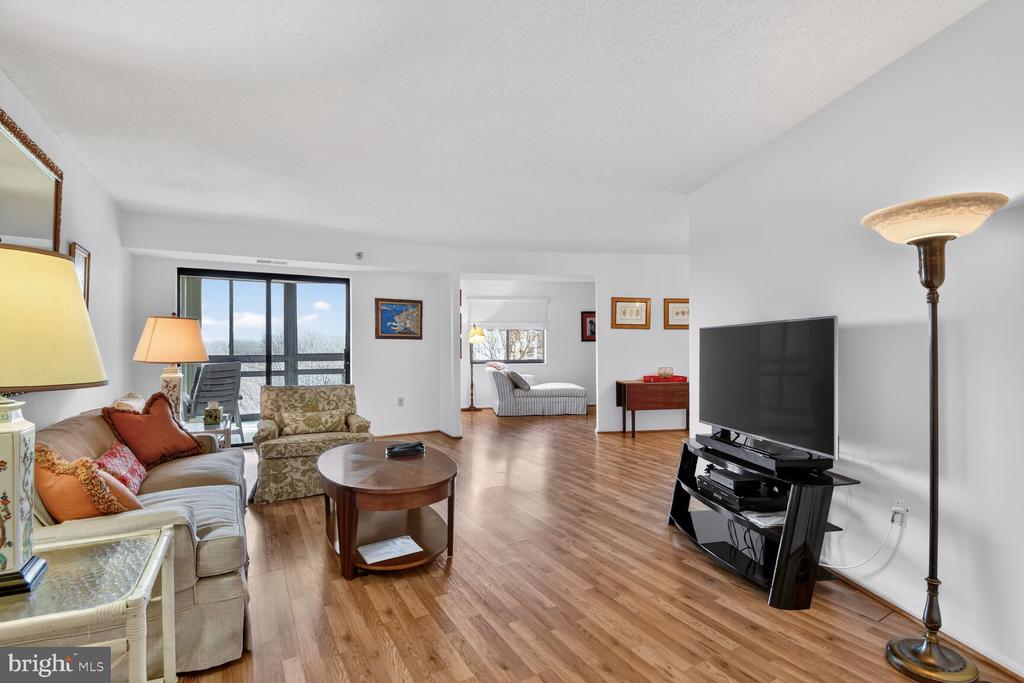 15115 INTERLACHEN DRIVE 3-904