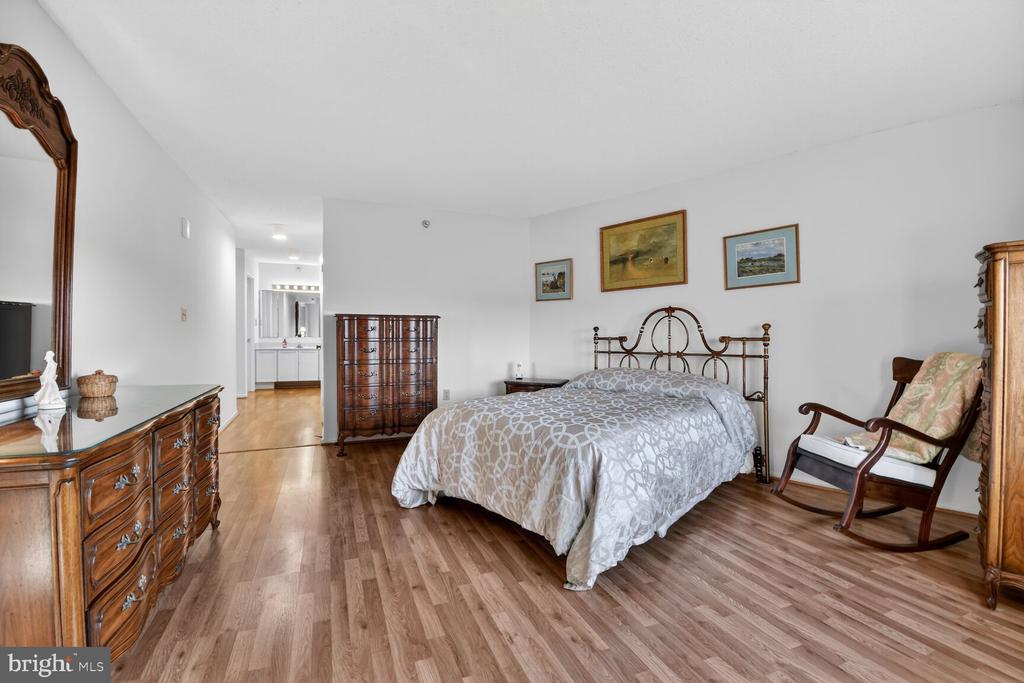 15115 INTERLACHEN DRIVE 3-904