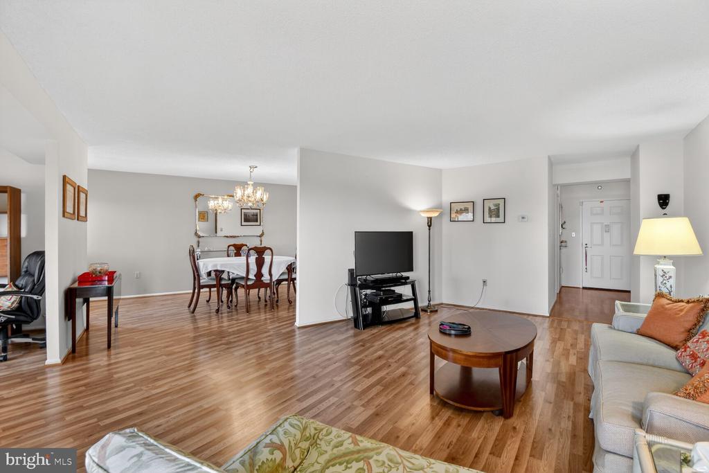 15115 INTERLACHEN DRIVE 3-904