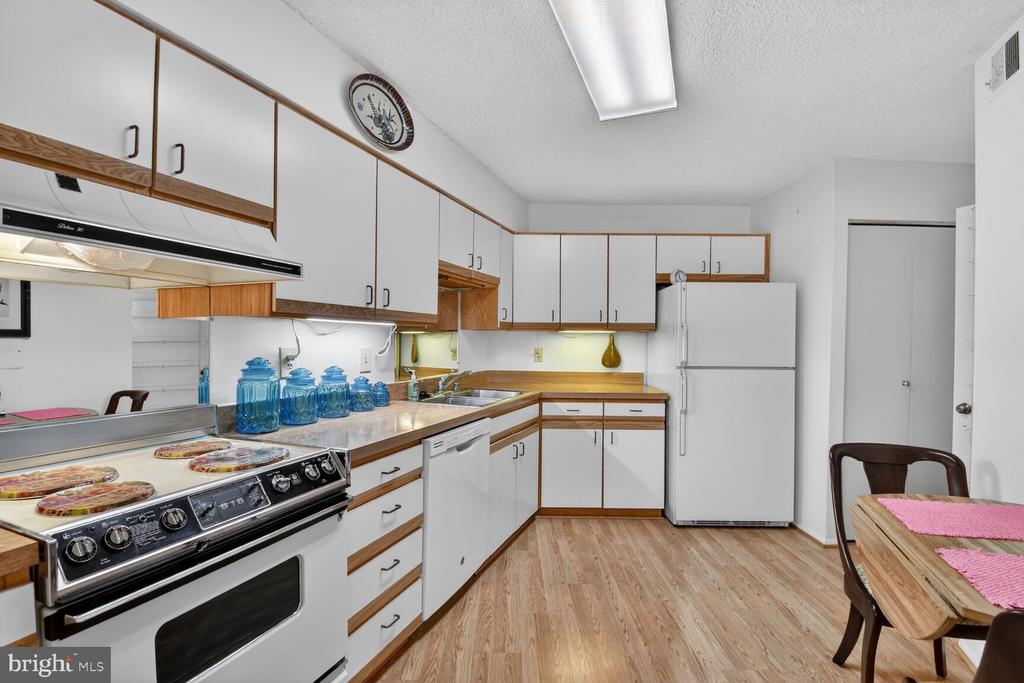15115 INTERLACHEN DRIVE 3-904