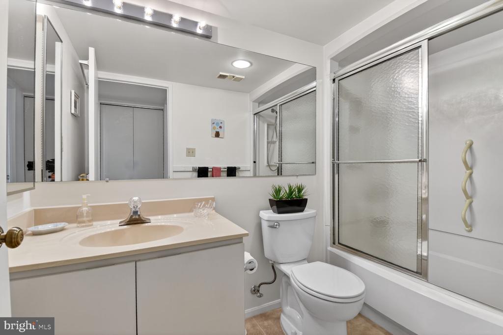 15115 INTERLACHEN DRIVE 3-904