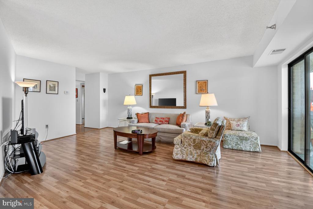 15115 INTERLACHEN DRIVE 3-904