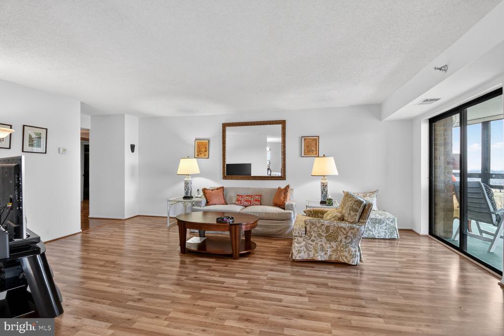 15115 INTERLACHEN DRIVE 3-904