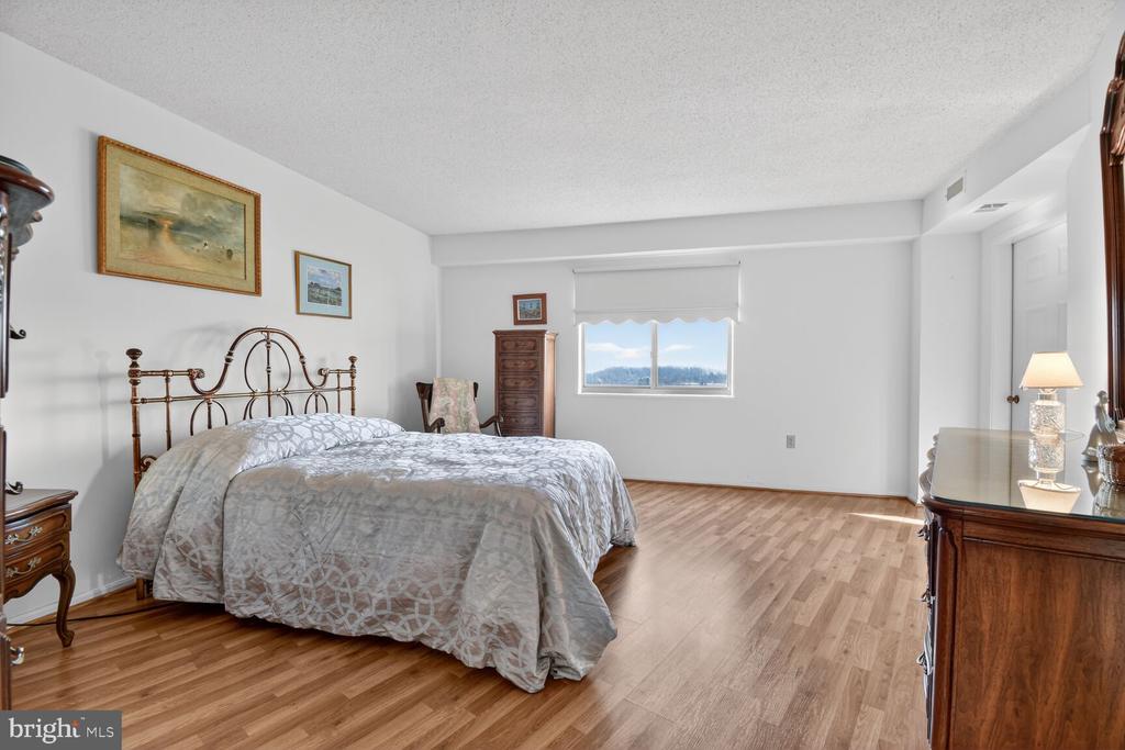 15115 INTERLACHEN DRIVE 3-904