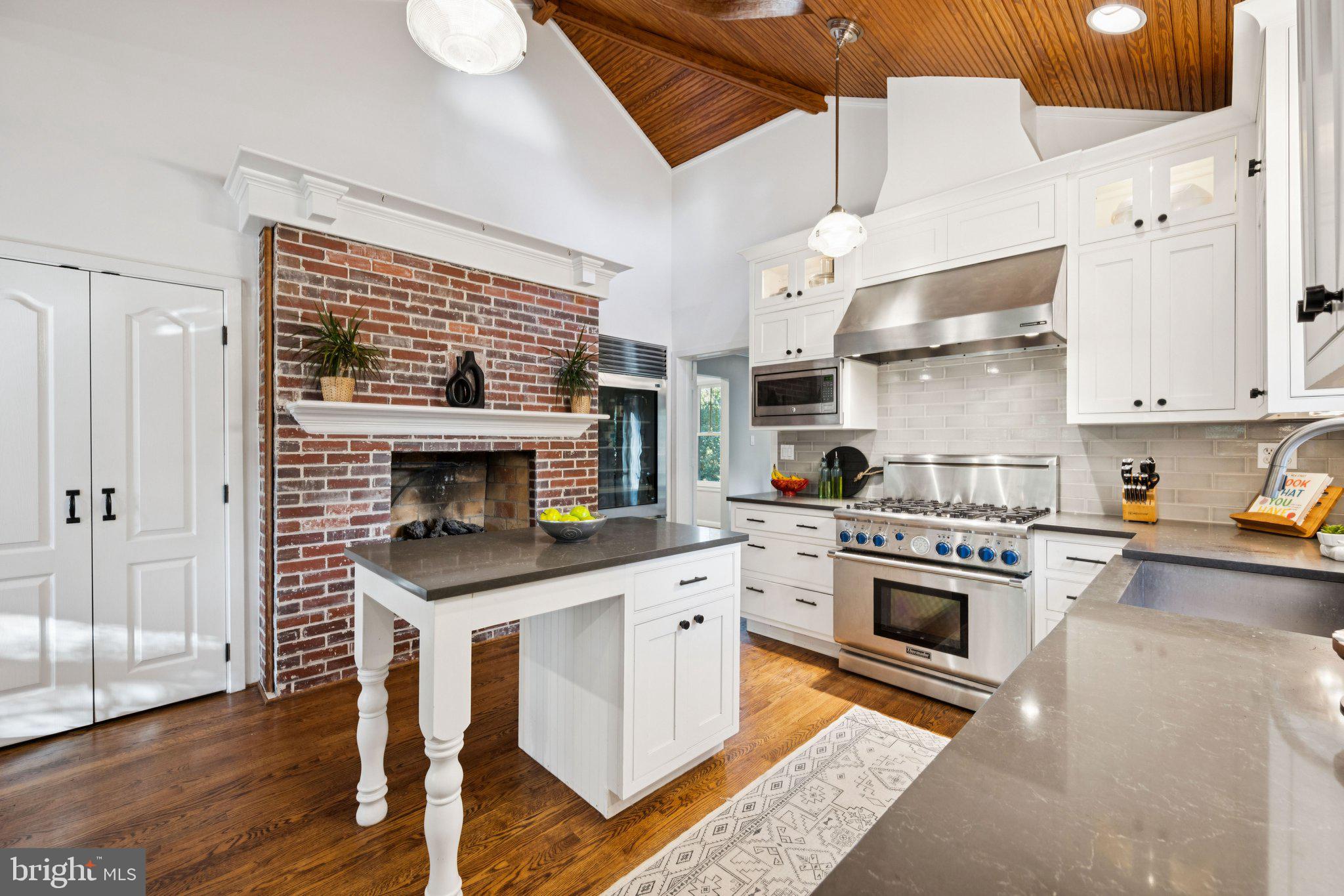 6 SPRING HILL COURT