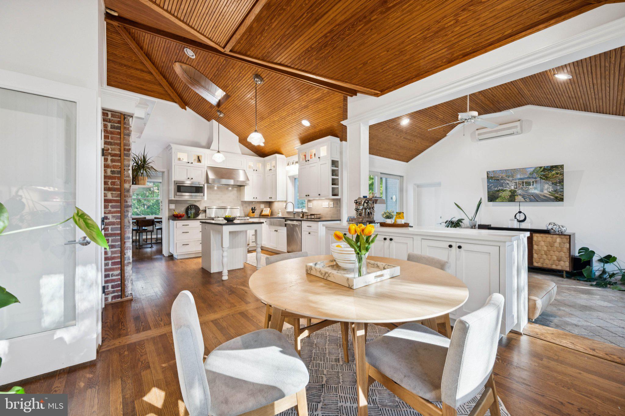 6 SPRING HILL COURT