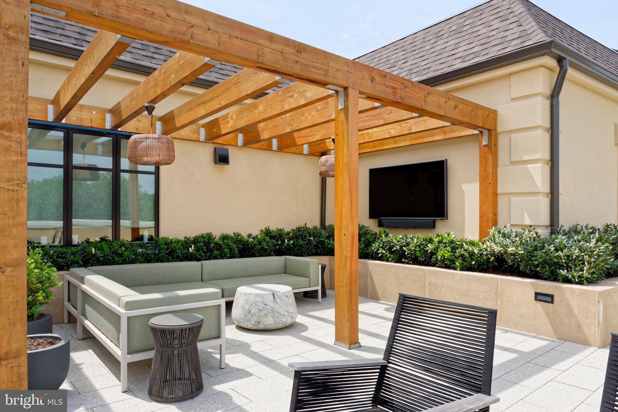 8551 CONNECTICUT AVENUE 207