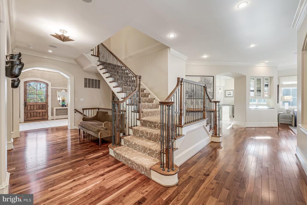 10 BURNING TREE COURT