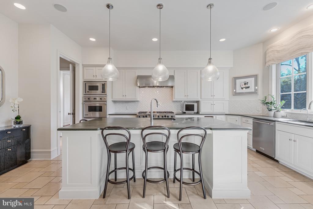 10 BURNING TREE COURT