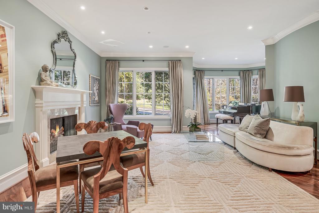 10 BURNING TREE COURT
