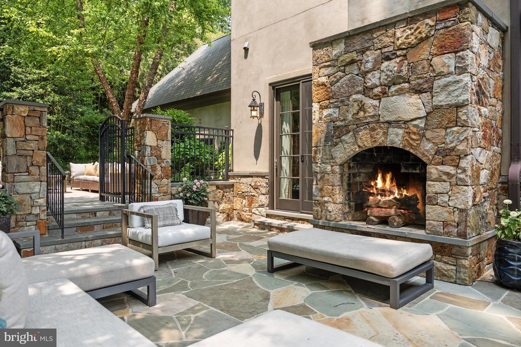 10 BURNING TREE COURT
