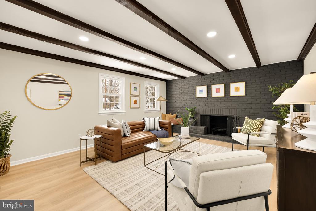 11708 STONEWOOD