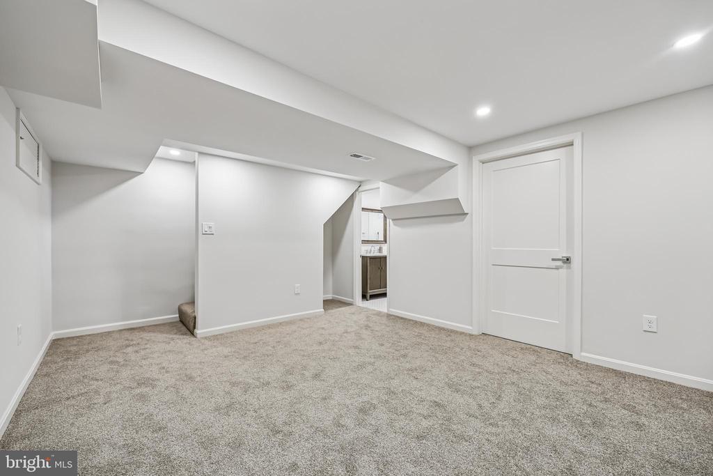 721 MAPLETON ROAD