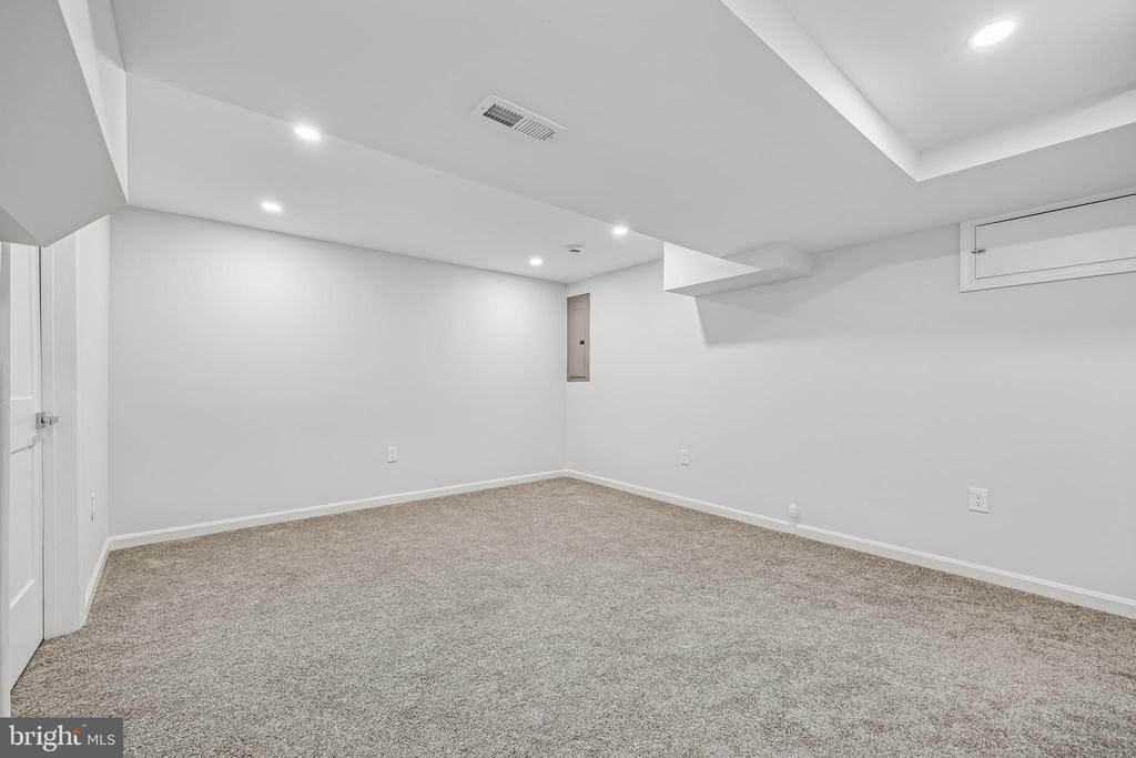 721 MAPLETON ROAD