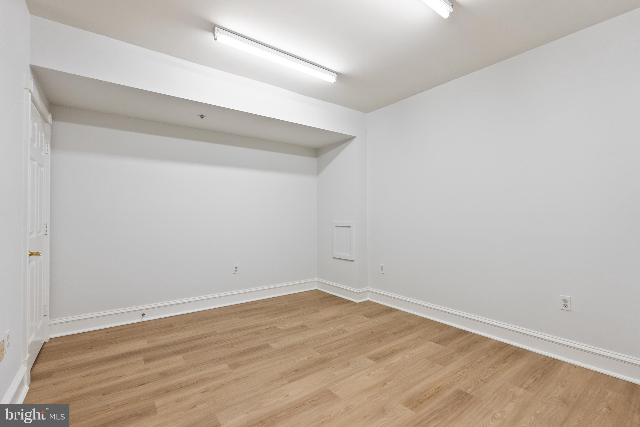 7465 ARLINGTON ROAD