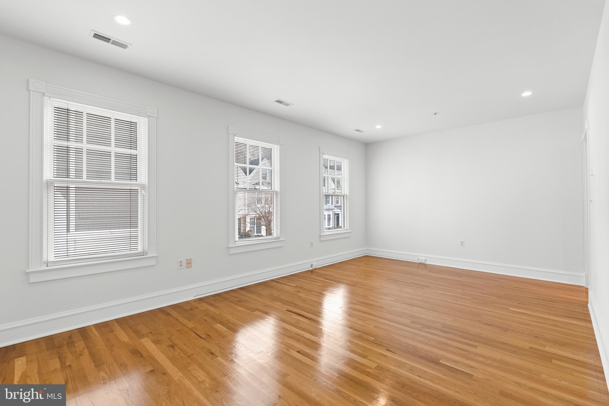 7465 ARLINGTON ROAD