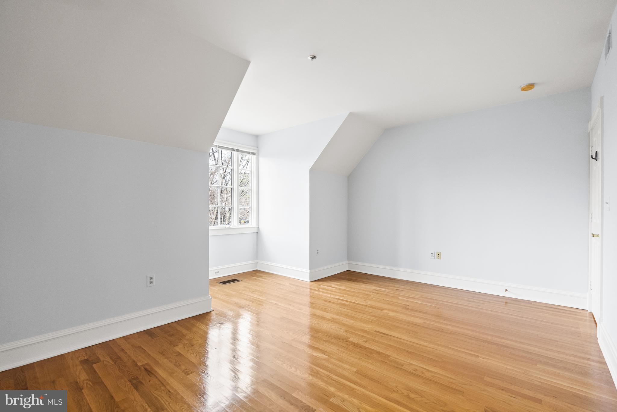 7465 ARLINGTON ROAD