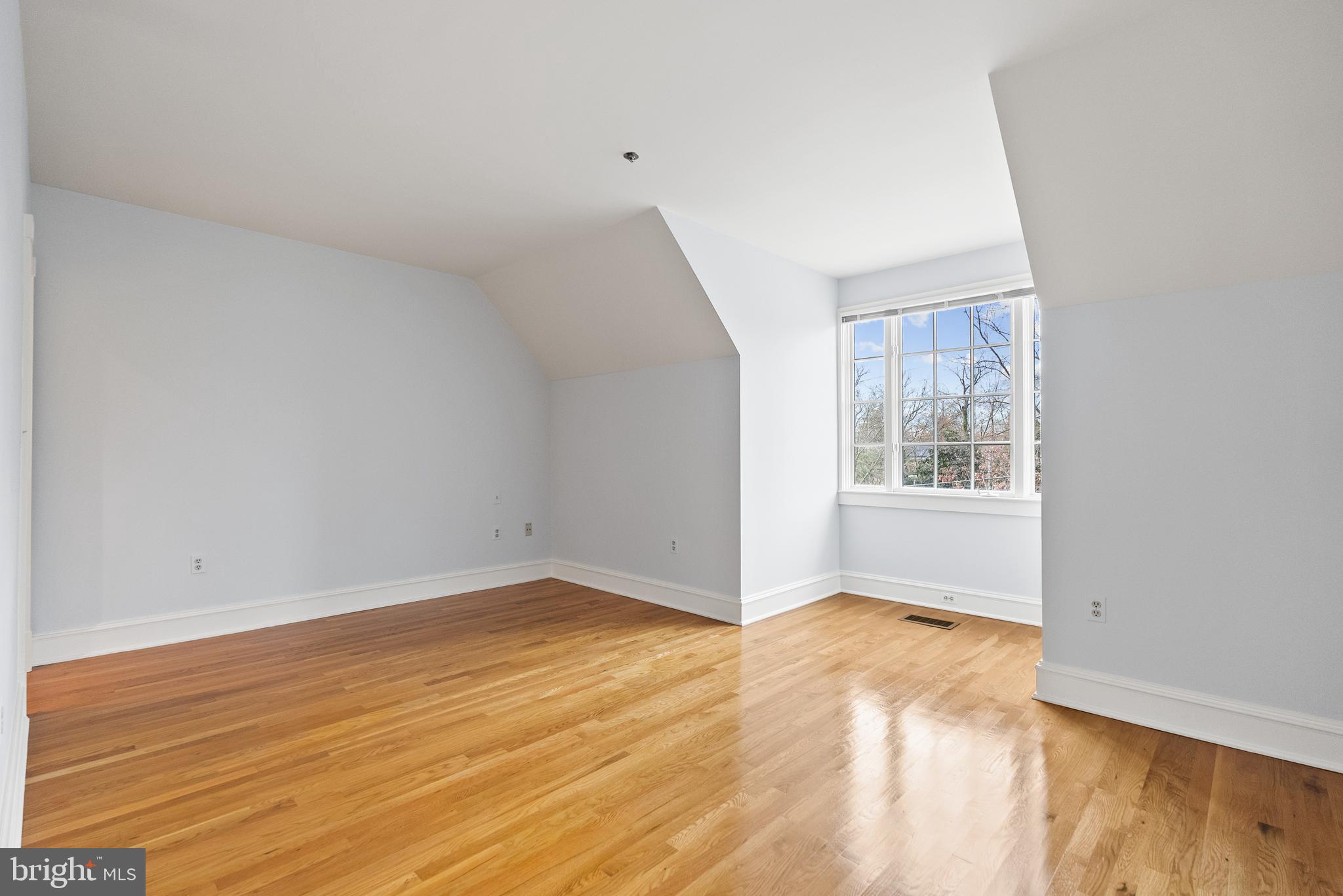 7465 ARLINGTON ROAD