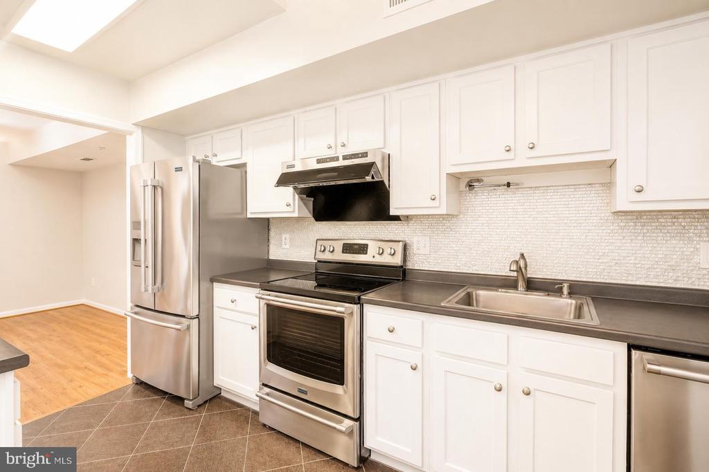19907 DUNSTABLE CIRCLE 184