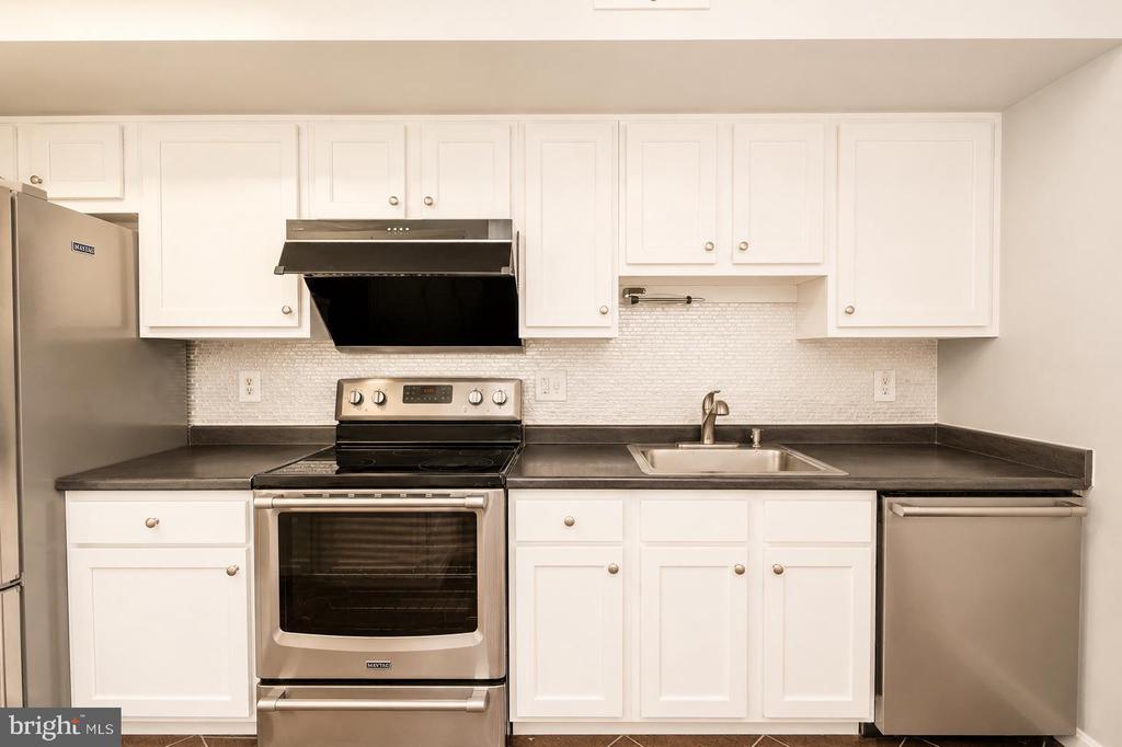 19907 DUNSTABLE CIRCLE 184