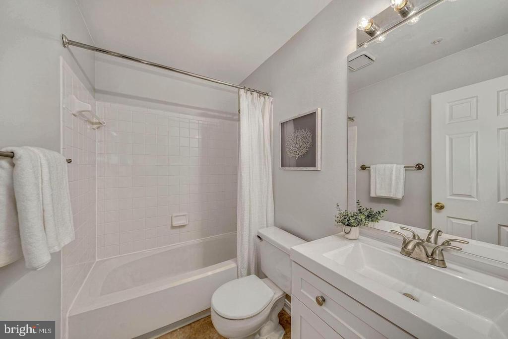 19907 DUNSTABLE CIRCLE 184