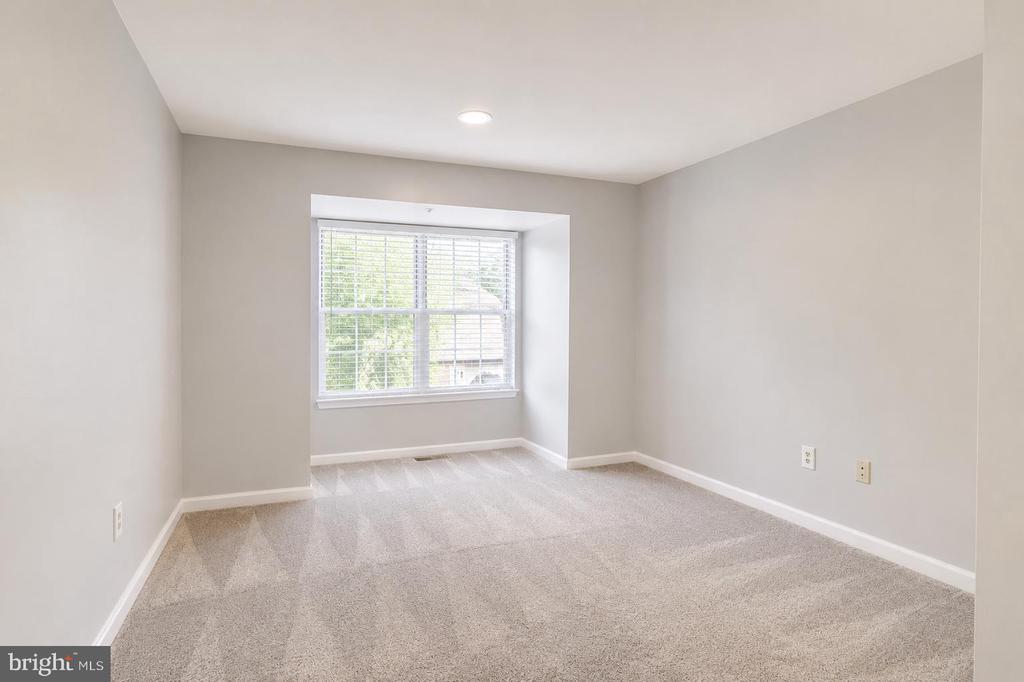 19907 DUNSTABLE CIRCLE 184