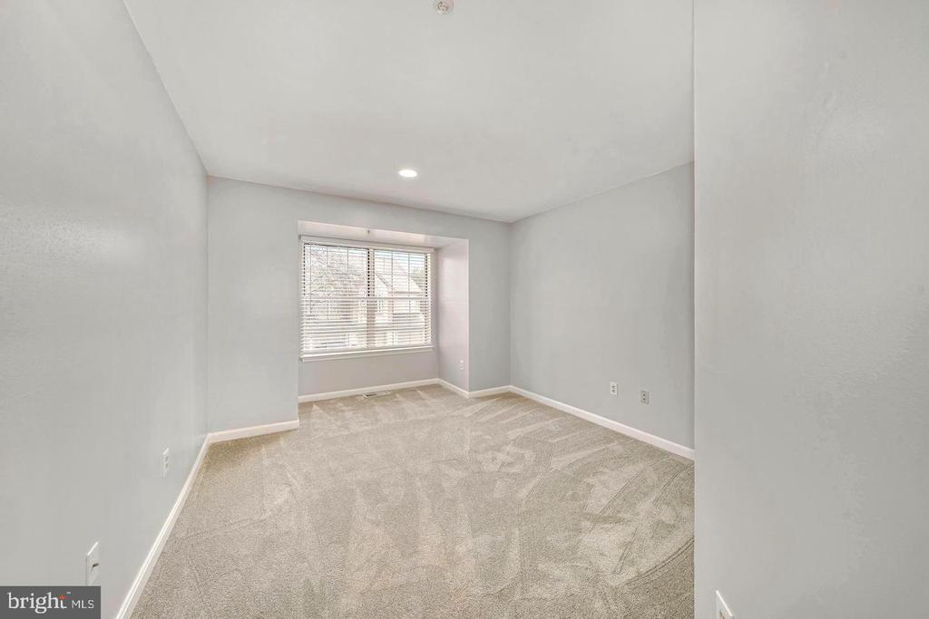 19907 DUNSTABLE CIRCLE 184