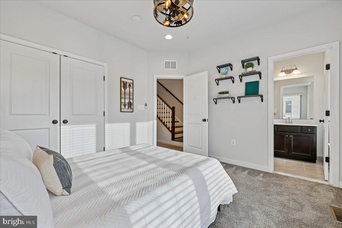 882 THOMPSON CRESCENT 28