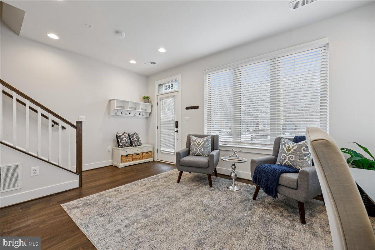 882 THOMPSON CRESCENT 28