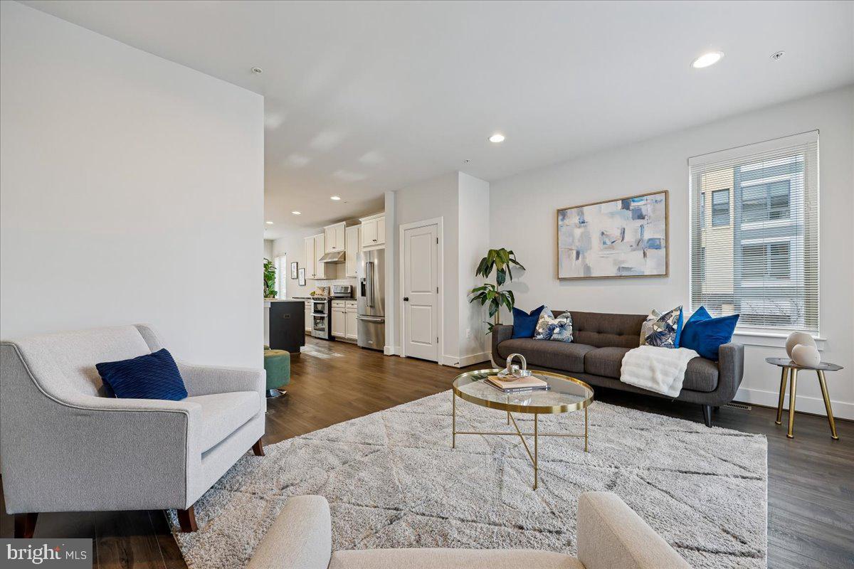882 THOMPSON CRESCENT 28