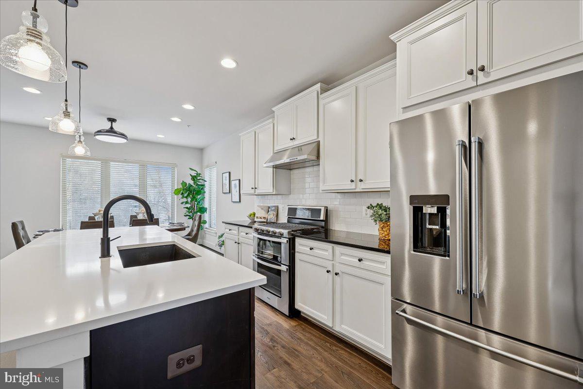 882 THOMPSON CRESCENT 28