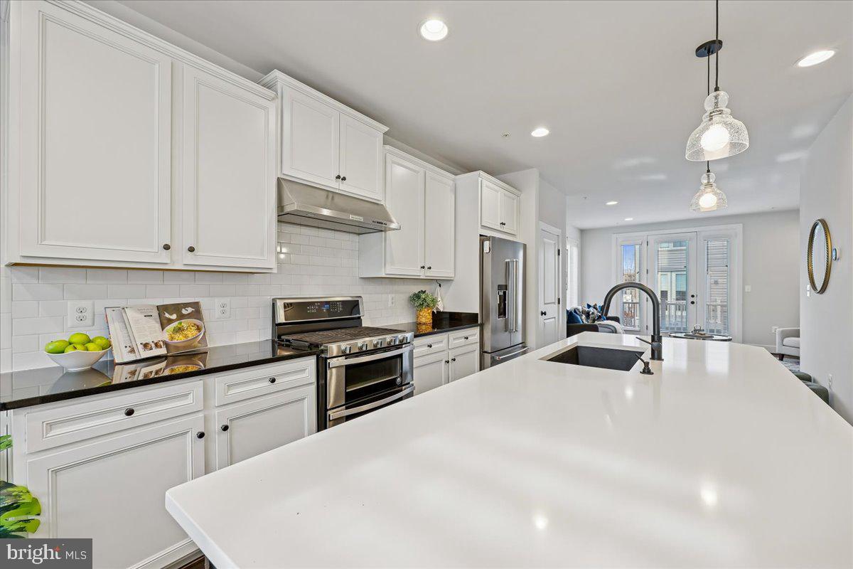882 THOMPSON CRESCENT 28