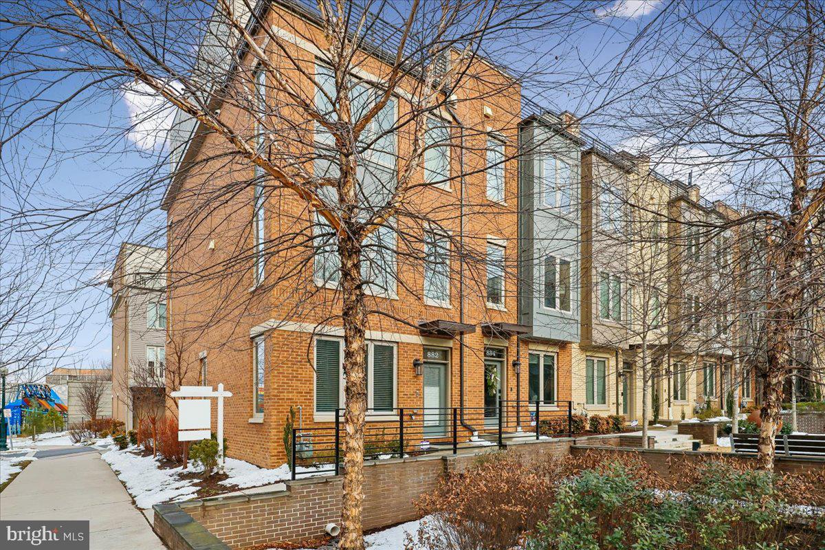 882 THOMPSON CRESCENT 28
