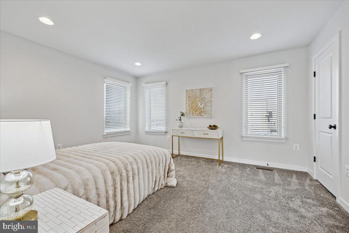 882 THOMPSON CRESCENT 28