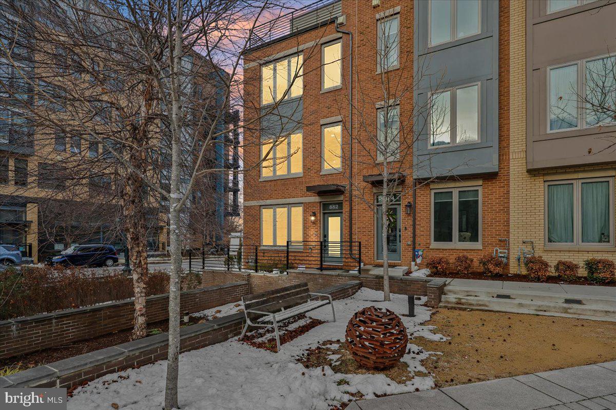 882 THOMPSON CRESCENT 28