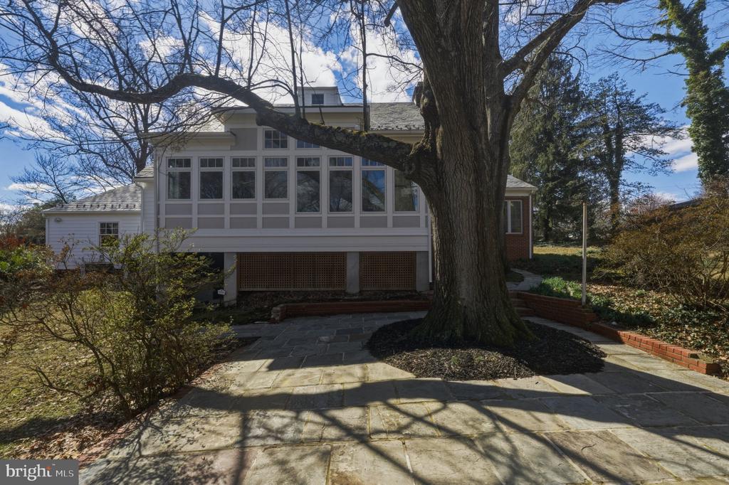 1724 OVERLOOK DRIVE