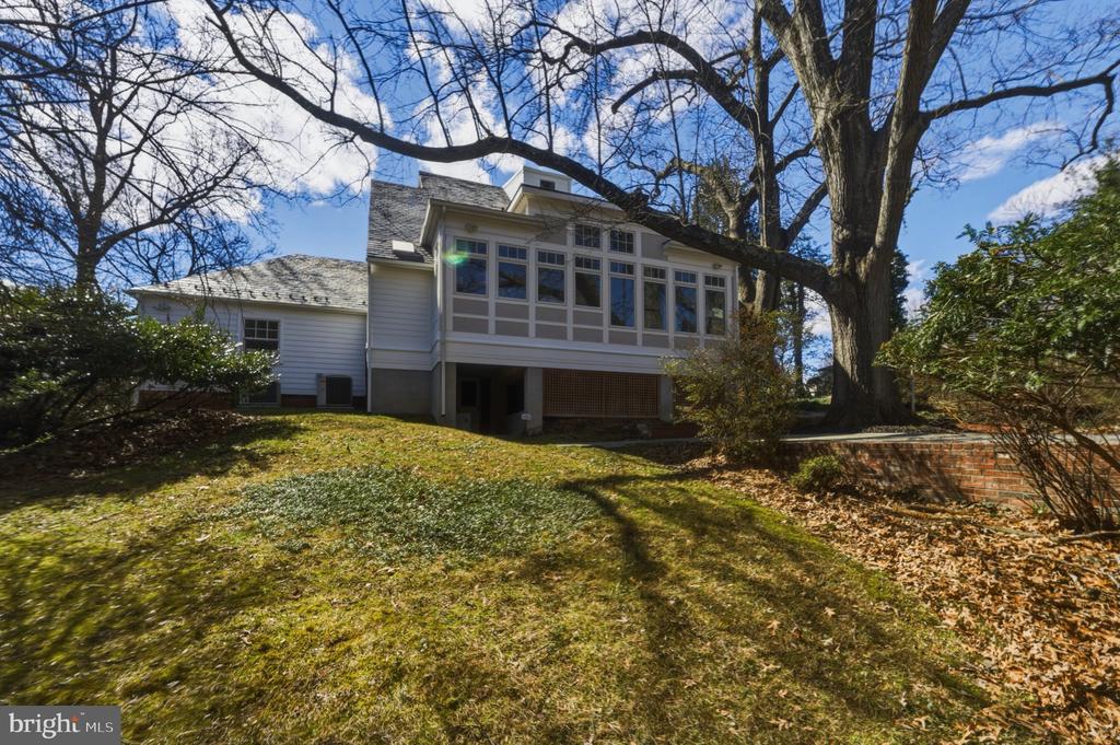 1724 OVERLOOK DRIVE
