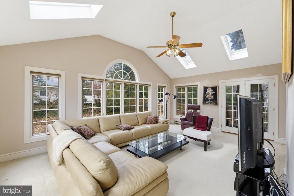 1724 OVERLOOK DRIVE