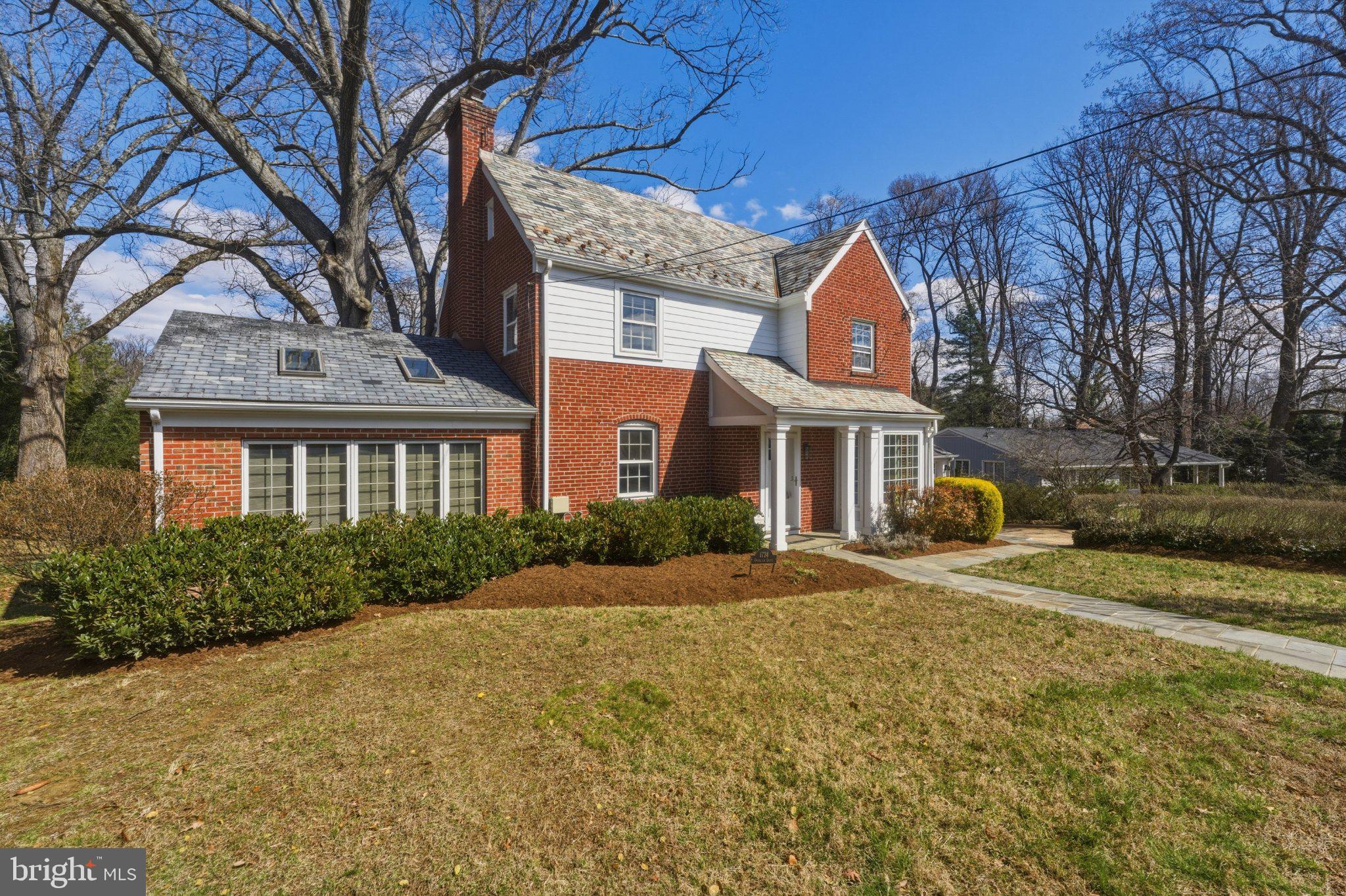 1724 OVERLOOK DRIVE