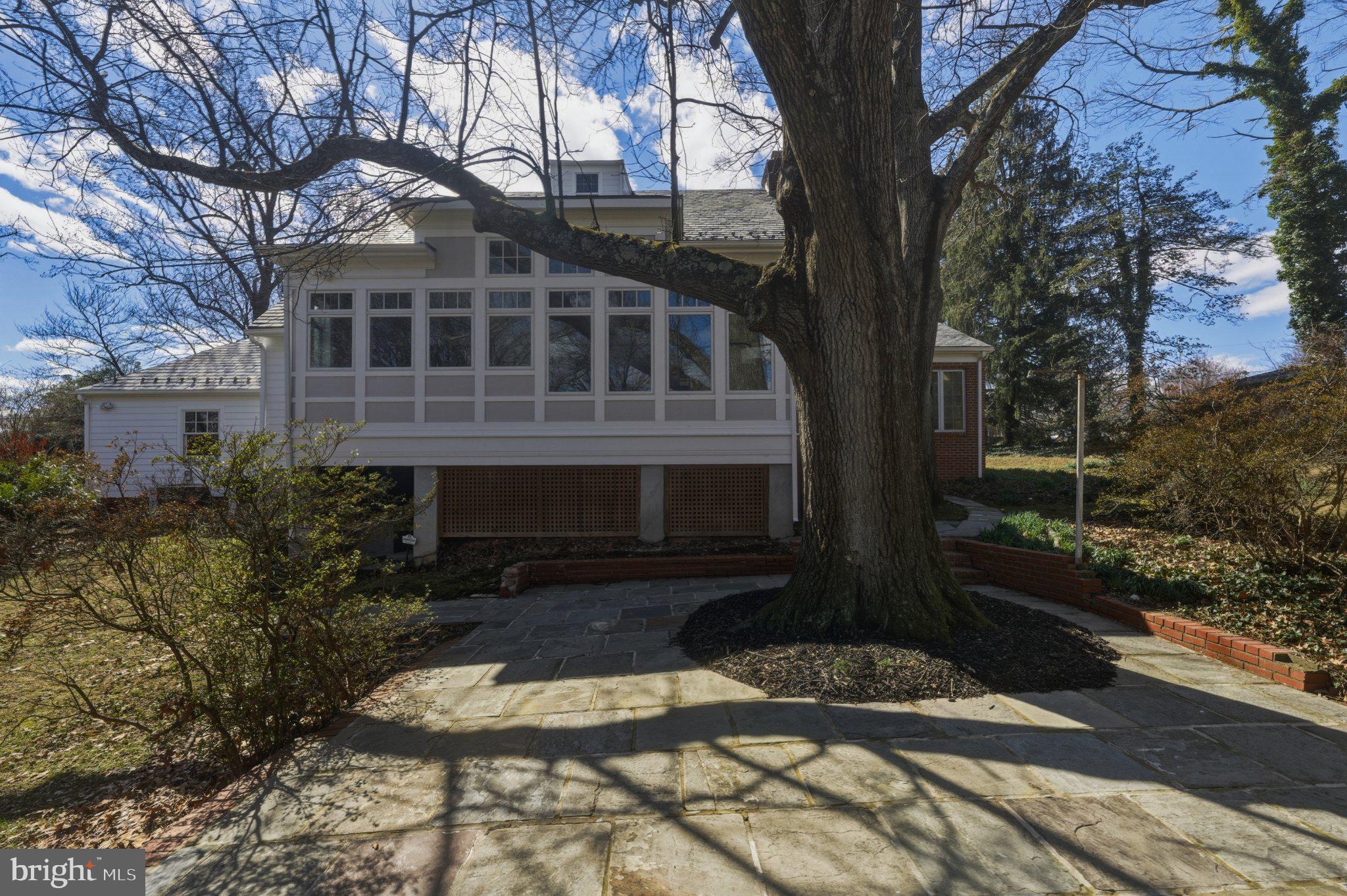 1724 OVERLOOK DRIVE
