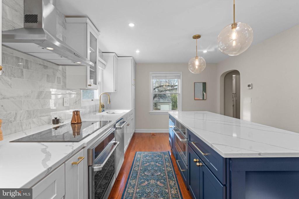 1604 HIGHLAND DRIVE