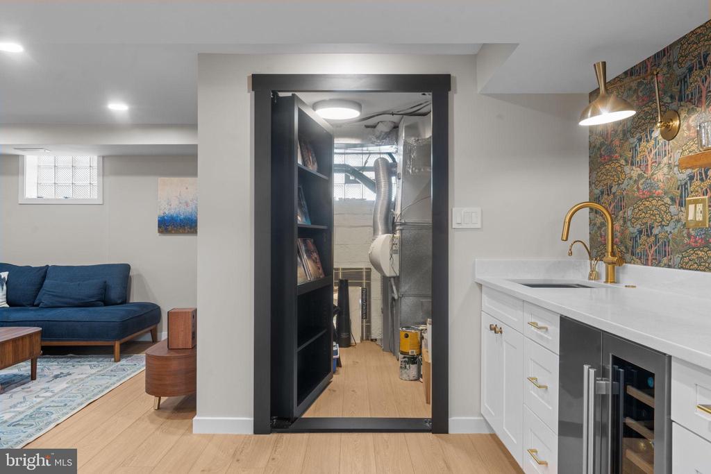 1604 HIGHLAND DRIVE