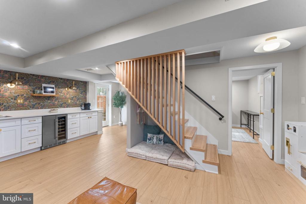 1604 HIGHLAND DRIVE
