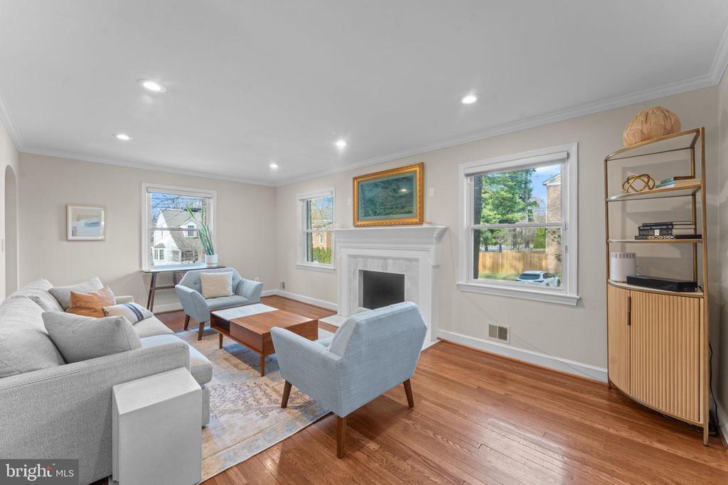 1604 HIGHLAND DRIVE