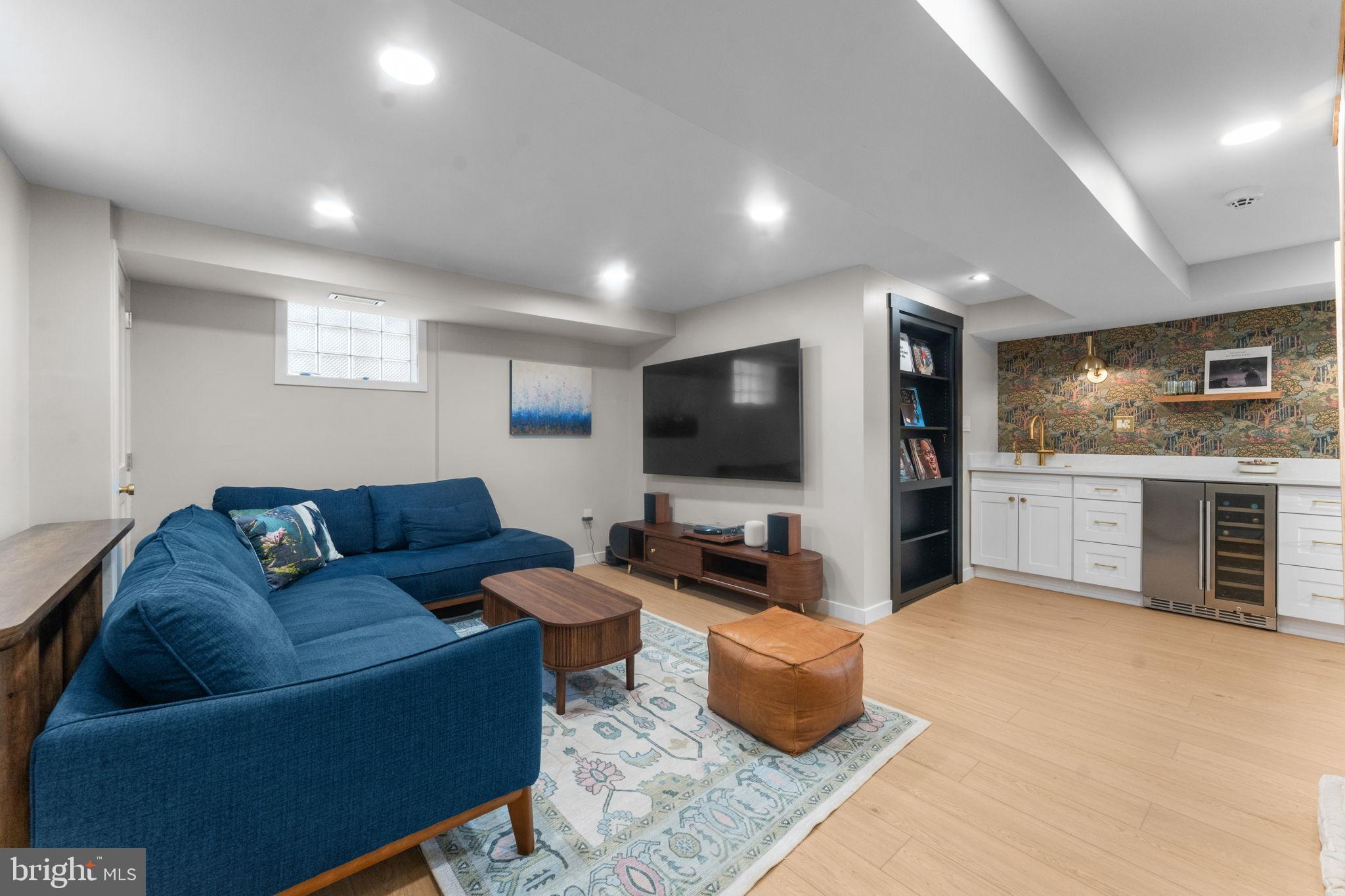 1604 HIGHLAND DRIVE