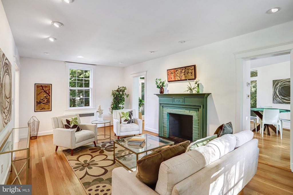 4224 OAKRIDGE LANE