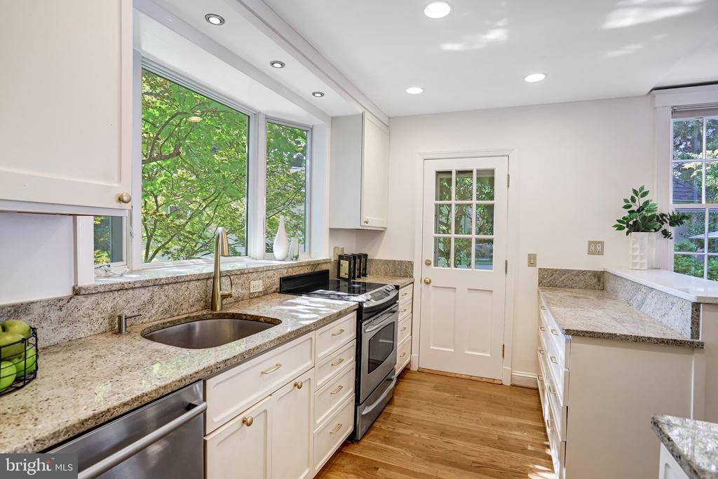 4224 OAKRIDGE LANE