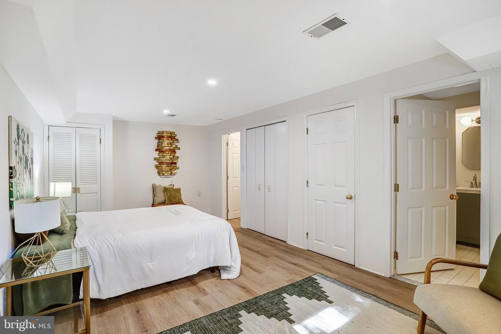 4224 OAKRIDGE LANE