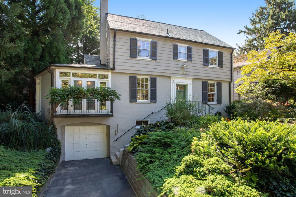 4224 OAKRIDGE LANE